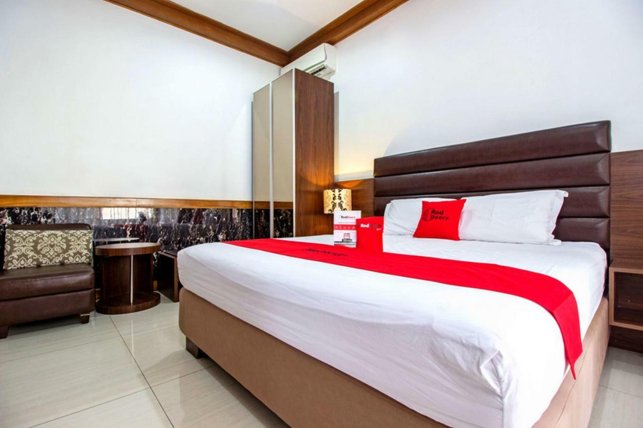 Reddoorz Plus @ Hegarmanah Bandung Exterior photo