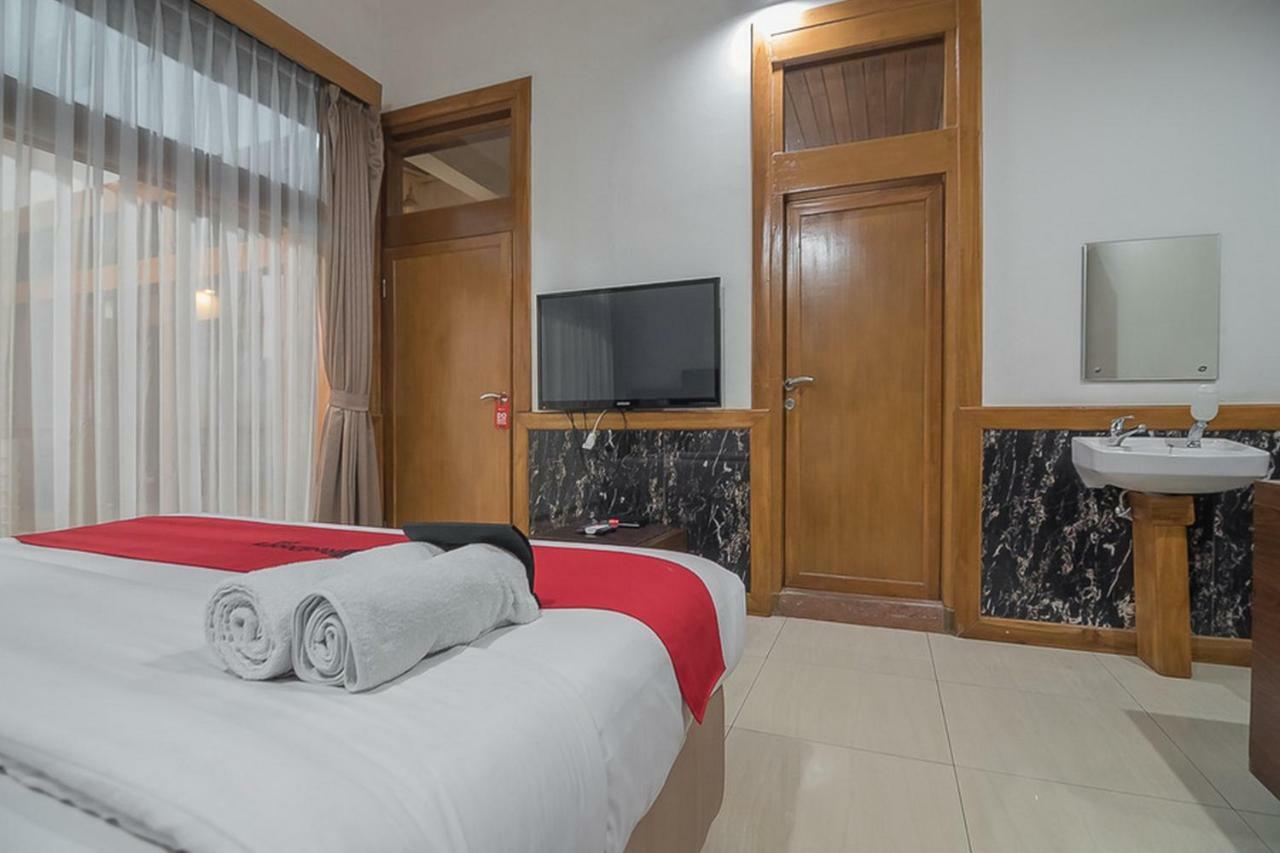 Reddoorz Plus @ Hegarmanah Bandung Exterior photo