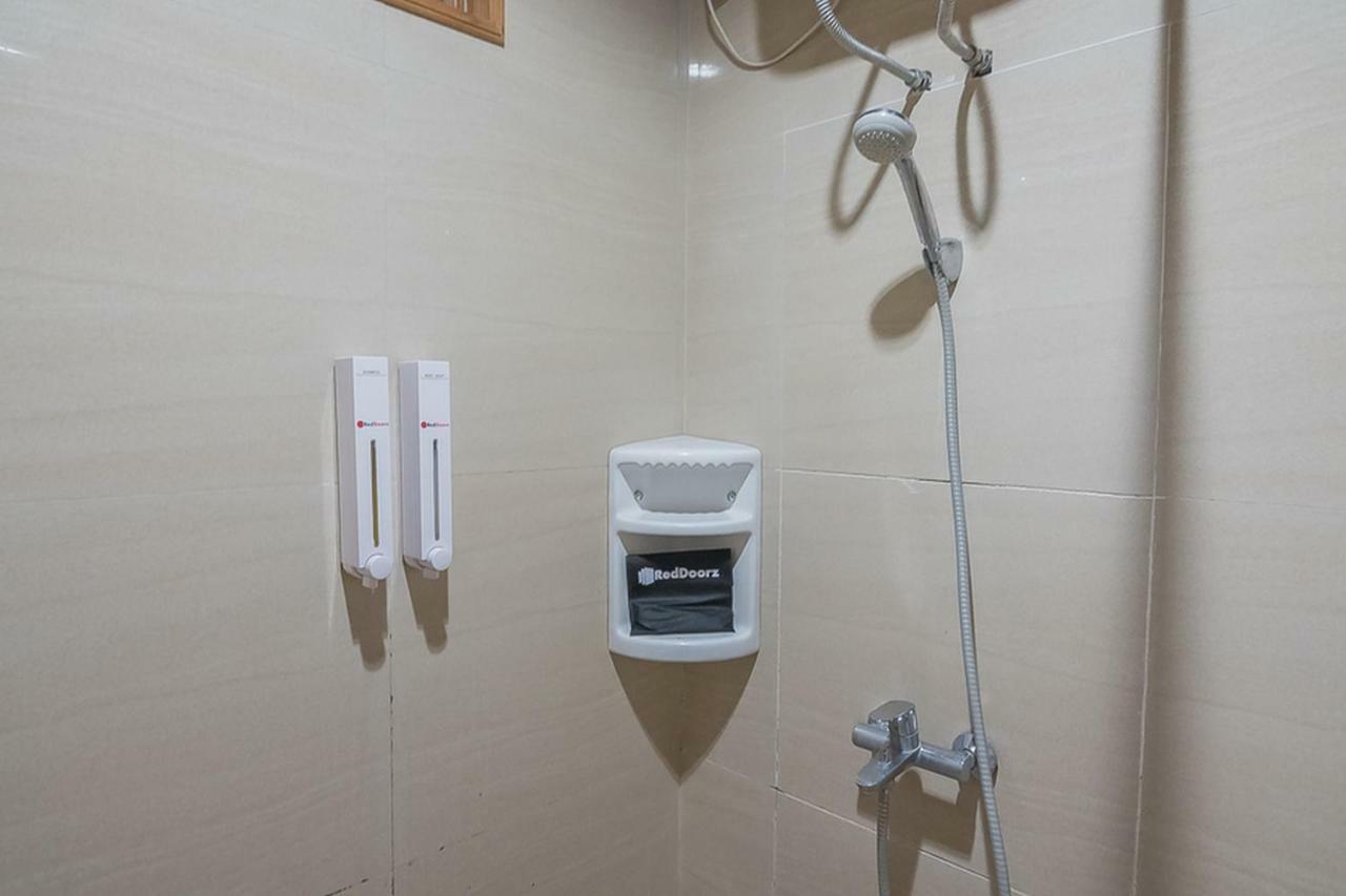Reddoorz Plus @ Hegarmanah Bandung Exterior photo